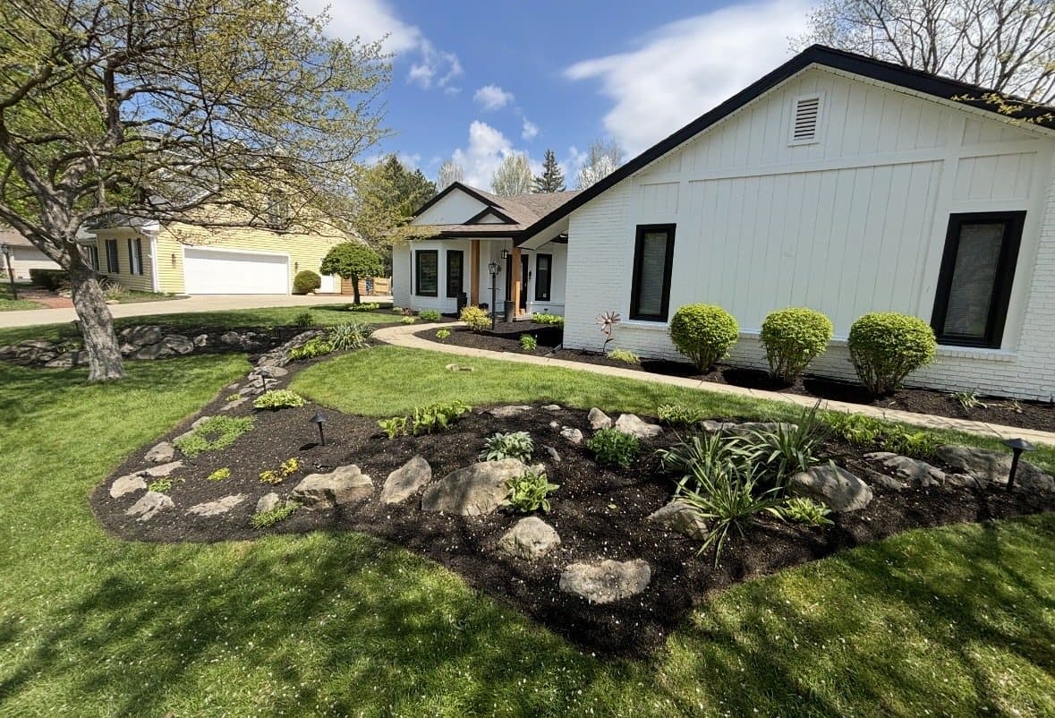 Finished Clean Edge mulch and landscape beds